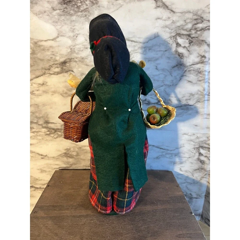 Byers Choice Carolers 1995 Woman w/Goose in Basket Gifts Bread Apple Basket